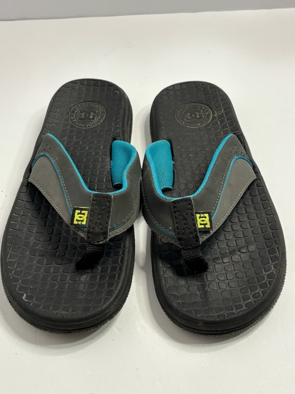 DC Kids Black & Teal Flip Flop Sandals 9” Toe Heel